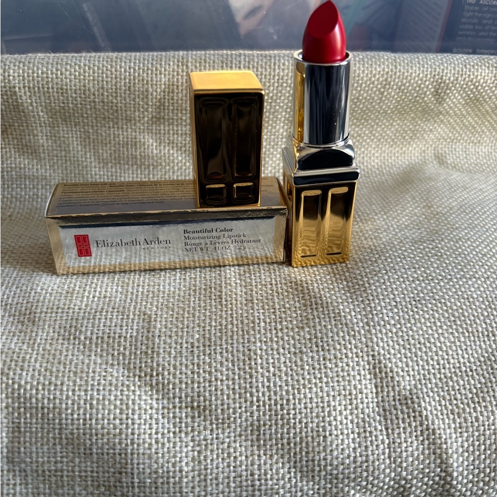 Elizabeth Arden Moisturizing Lipstick in Gold Case Brand New in Box!!